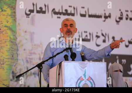 Gaza, la bande de Gaza, Palestine. 5 juin 2021. Yahya Sinwar, chef du Hamas dans la bande de Gaza. Discours lors d'une réunion avec des professeurs d'université à Gaza. Crédit : Mahmoud Khatab/Quds Net News/ZUMA Wire/Alay Live News Banque D'Images