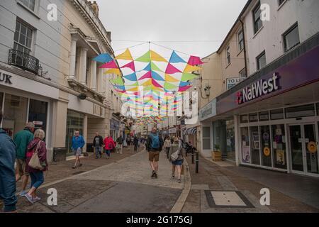 Falmouth Cornwall, ouvert aux entreprises, Sommet du G7, Falmouth High Street, Sommet du G7 à Cornwall, quais de Falmouth, le navire restera statique, amarré à Falmouth, utilisé pour une période de 10 jours, hébergement, restauration, crédit: kathleen White/Alay Live News Banque D'Images