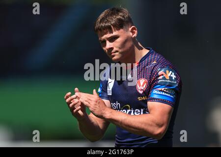 Jack Welsby (18) de St Helens applaudit les fans de Saints lorsqu'ils vont 2-6 Banque D'Images