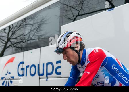 Thibaut Pinot (équipe de groupama FDJ) vu faire un exercice de récupération après la fin de la première étape du Tour des Alpes-Maritimes et du Var.la 53e édition du Tour des Alpes-Maritimes et du Var Nice-matin (2.1) entre Biot et Gourdon (Alpes-Maritimes) a lieu du 19 février au 21 février, 2021. La première étape entre Biot et Gourdon (Alpes-Maritimes) est de 183, 9 kilomètres de long. Le gagnant de cette première étape est le Dutchman Bauke Mollema (Team Trek Segafredo). Le vainqueur de la dernière classification générale est l'Italien Gianluca Brambilla (Team Trek Segafredo). (Photo de la Banque D'Images