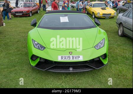 Un vert lumineux Lamborghini Huracan Performante lors d'un spectacle automobile classique à Norfolk Banque D'Images