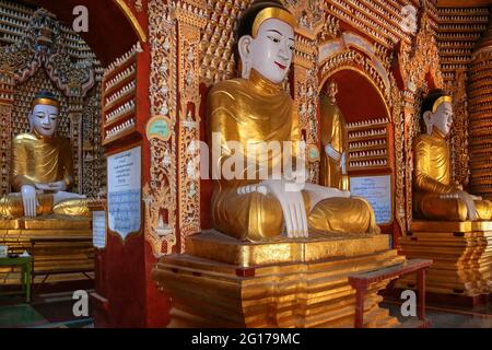 Intérieur de la temple bouddhiste de Mohnyin Thambuddhei Paya à Monywa au Myanmar (Birmanie). Date de 1303, bien qu'il a été reconstruit en 19 Banque D'Images