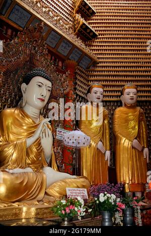 Intérieur de la temple bouddhiste de Mohnyin Thambuddhei Paya à Monywa au Myanmar (Birmanie). Date de 1303, bien qu'il a été reconstruit en 19 Banque D'Images