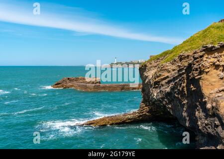 Belle plage du Port Vieux plage touristique dans la commune de Biarritz, France Banque D'Images