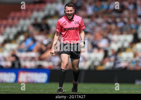 Leigh, Royaume-Uni. 05e juin 2021. Arbitre de match Liam Moore pendant le match à Leigh, Royaume-Uni le 6/5/2021. (Photo de Mark Cosgrove/News Images/Sipa USA) crédit: SIPA USA/Alay Live News Banque D'Images