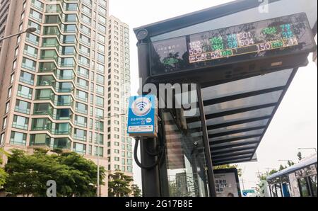 Séoul, Corée du Sud. 1er juin 2021. Vue sur un relais Wi-Fi public pour un service Wi-Fi public gratuit à un arrêt de bus. (Photo de Jaewon Lee/SOPA Images/Sipa USA) crédit: SIPA USA/Alay Live News Banque D'Images