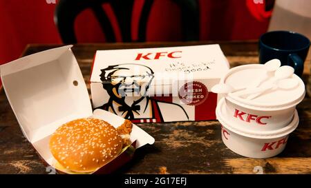 Rawang, Selangor, Malaisie, 5 juin 2021 - restaurant Kentucky Fried Chicken (KFC). KFC est une chaîne de restauration rapide qui se spécialise dans le chic frit Banque D'Images