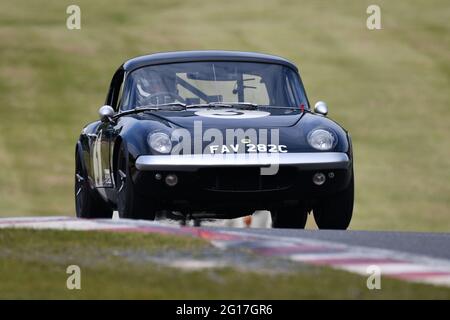 Stephan Jobstrl, Andy Willis, Lotus Elan 26R, Messieurs les pilotes, voitures de sport, GT cars, Masters Historic Festival, circuit du Grand Prix de Brands Hatch, mai Banque D'Images