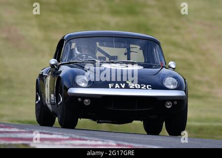 Stephan Jobstrl, Andy Willis, Lotus Elan 26R, Messieurs les pilotes, voitures de sport, GT cars, Masters Historic Festival, circuit du Grand Prix de Brands Hatch, mai Banque D'Images