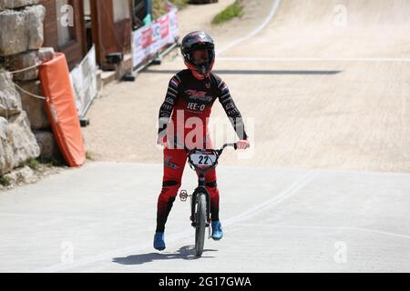 Merel SMULDERS des pays-Bas participe à la coupe du monde UCI BMX Supercross Round 1 à l'arène olympique BMX le 8 mai 2021 à Vérone, en Italie Banque D'Images