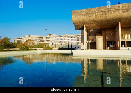 Inde, Punjab et Haryana, Chandigarh, Vidhan Sabha Assemblée législative du Corbusier Banque D'Images