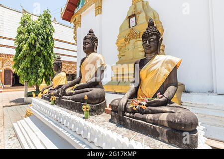 bouddha noir à la purée dorée, Wat Luang Pakse, temple à Pakse, Laos Banque D'Images