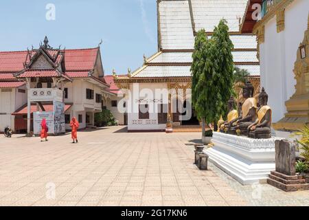 bouddha noir à la purée dorée, Wat Luang Pakse, temple à Pakse, Laos Banque D'Images