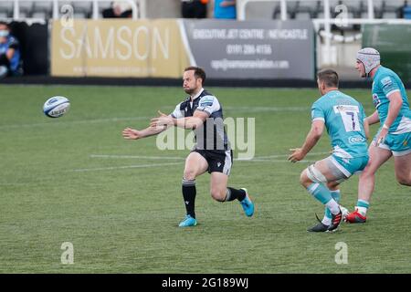 Newcastle, Royaume-Uni. 20 mars 2021. NEWCASTLE UPON TYNE, ROYAUME-UNI. 5 JUIN Micky Young of Newcastle Falcons passe lors du match de première division de Gallagher entre Newcastle Falcons et Worcester Warriors à Kingston Park, Newcastle, le samedi 5 juin 2021. (Credit: Chris Lishman | MI News) Credit: MI News & Sport /Alay Live News Banque D'Images