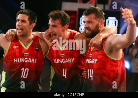 DEBRECEN, HONGRIE - JUIN 5:Balázs Kerpel-Fronius de Hongrie, Tamas Ivosev de Hongrie, Attila Demeter de Hongrie pendant le match de qualification olympique 2021 de la FIBA 3x3 entre la Mongolie et la Roumanie sur la place Kossuth le 5 juin 2021 à Debrecen, Hongrie (photo d'Istvan Derencenyi/Orange Pictures) Banque D'Images