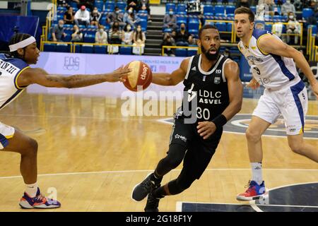 Levallois, hauts de Seine, France. 5 juin 2021. NORRIS COLE garde de pointe de LDLC-ASVEL en action pendant le championnat de basket-ball de France Jeep Elite entre Boulogne-Levallois et LDLC ASVEL au Palais des Sports Marcel Cerdan - Levallois France.Levallois a gagné 106:87 et se qualifie pour la ronde de 16 crédit: Pierre Stevenin/ZUMA Wire/Alay Live News Banque D'Images