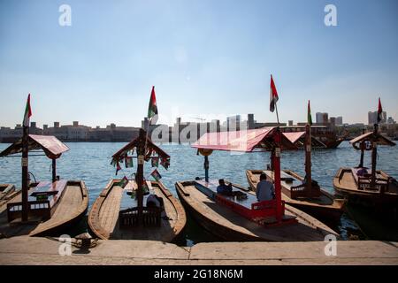 Abras sur la crique sous le soleil du matin, Dubaï, Émirats Arabes Unis, 13.12.2018 Banque D'Images