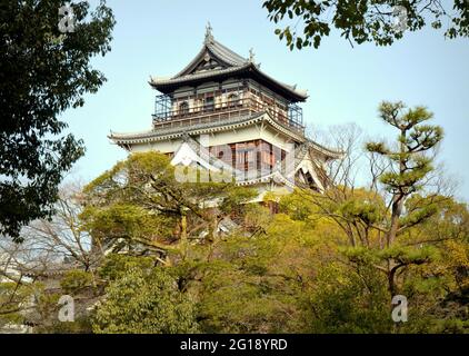 Le château d'Hiroshima a été construit dans les années 1590, mais a été détruit par les bombardements atomiques du 1945. Il a été reconstruit en 1958, une réplique de l'original. Banque D'Images