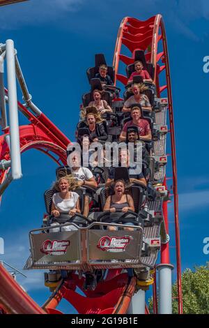 Le rollercoaster G Force GForce maintenant enlevé au parc à thème Drayton Manor Tamworth Banque D'Images