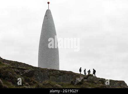 Baltimore, Cork, Irlande. 05e juin 2021. Les touristes peuvent admirer la vue sur la Wild Atlantic Way depuis les falaises près de Beacon à Baltimore, Co. Cork, Irlande. - crédit; David Creedon / Alamy Banque D'Images