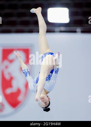 Dortmund, Allemagne. 06e juin 2021. Gymnastique, appareils de gymnastique, Westfalenhalle: Championnat allemand, décision unique, femmes: Aiyu Zhu en action sur le faisceau de balance. Credit: Rolf Vennenbernd/dpa/Alay Live News Banque D'Images