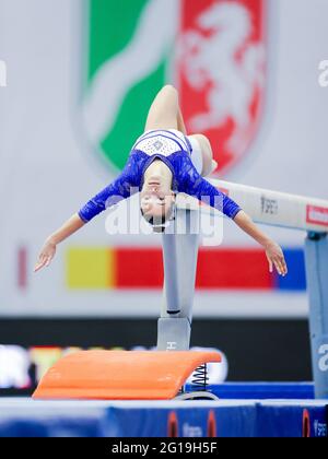 Dortmund, Allemagne. 06e juin 2021. Gymnastique, appareils de gymnastique, Westfalenhalle: Championnat allemand, décision unique, femmes: Jessica Schlegel en action sur le faisceau de balance. Credit: Rolf Vennenbernd/dpa/Alay Live News Banque D'Images