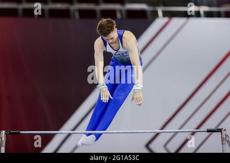 Dortmund, Allemagne. 06e juin 2021. Gymnastique, appareils de gymnastique, Westfalenhalle: Championnat allemand, décision unique, hommes: Ivan Rittschik en action sur la barre haute. Credit: Rolf Vennenbernd/dpa/Alay Live News Banque D'Images