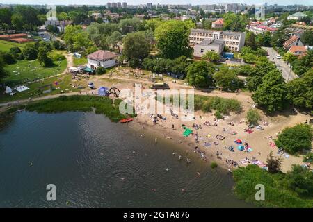 Varsovie, Mazovie, Pologne. 6 juin 2021. Le début de la saison estivale à la Czerniakowskie Lake.in la photo: Lac Czerniakowskie crédit: Hubert Mathis/ZUMA Wire/Alay Live News Banque D'Images