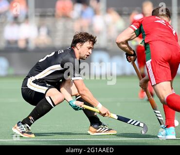 Amstelveen, pays-Bas. 04e juin 2021. Hockey, hommes: Championnat d'Europe, Allemagne - pays de Galles, cycle préliminaire, Groupe B, Premier jour: Tobias Hauke (l) d'Allemagne en action. Credit: Frank Uijlenbroek/dpa/Alay Live News Banque D'Images