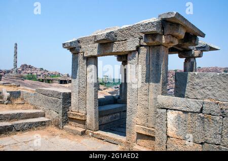 architecture ancienne dans la ville en ruines hampi karnataka inde Banque D'Images