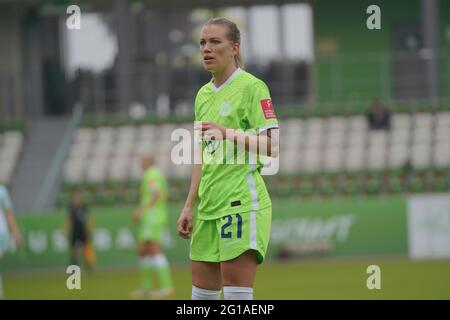 Wolfsburg, Allemagne. 06e juin 2021. Lara Dickenmann ( 21 Wolfsburg ) lors du match FlyerAlarm Frauen-Bundesliga entre VfL Wolfsburg et SV Werder Bremen au stade AOK à Wolfsburg, en Allemagne. Crédit: SPP Sport presse photo. /Alamy Live News Banque D'Images