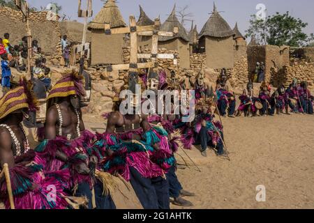 La mascarade funéraire danse des Dogon, Mali Banque D'Images