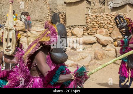 La mascarade funéraire danse des Dogon, Mali Banque D'Images
