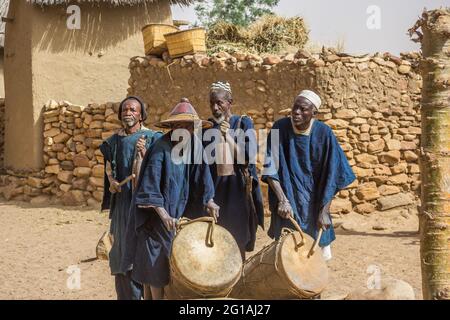 La mascarade funéraire danse des Dogon, Mali Banque D'Images