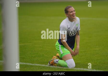 Wolfsburg, Allemagne. 06e juin 2021. Lara Dickenmann ( 21 Wolfsburg ) lors du match FlyerAlarm Frauen-Bundesliga entre VfL Wolfsburg et SV Werder Bremen au stade AOK à Wolfsburg, en Allemagne. Crédit: SPP Sport presse photo. /Alamy Live News Banque D'Images