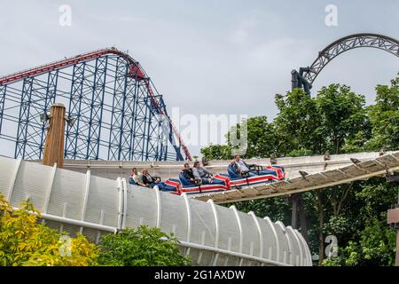 Mackpool Club Pleasure Beach venez assister à un événement privé à Pleasure Beach Blackpool, les Riders profitent D'UNE PROMENADE EXCLUSIVE sur le nouveau COASTER EMBLÉMATIQUE Banque D'Images