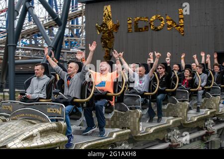 Mackpool Club Pleasure Beach venez assister à un événement privé à Pleasure Beach Blackpool, les Riders profitent D'UNE PROMENADE EXCLUSIVE sur le nouveau COASTER EMBLÉMATIQUE Banque D'Images