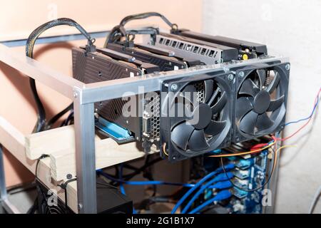 Engin minier fait maison utilisant des cartes graphiques Banque D'Images