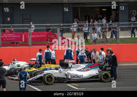 Frank Williams et Family se sont joints à Grid par d'anciens pilotes pour le Williams à l'événement 40, y compris Nigel Mansell, Damon Hill et bien plus encore Banque D'Images