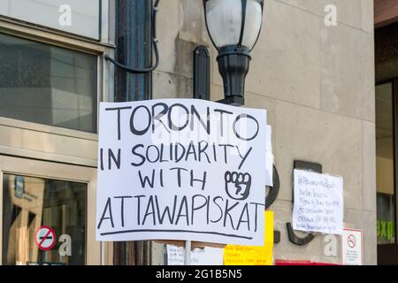 TORONTO, CANADA-AVRIL 17,2016 : inactif plus, les manifestants Black Lives Matter occupent le bureau de Toronto occupé par les Affaires autochtones et du Nord de t Banque D'Images