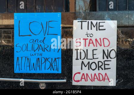 TORONTO, CANADA-AVRIL 17,2016 : inactif plus, les manifestants Black Lives Matter occupent le bureau de Toronto occupé par les Affaires autochtones et du Nord de t Banque D'Images