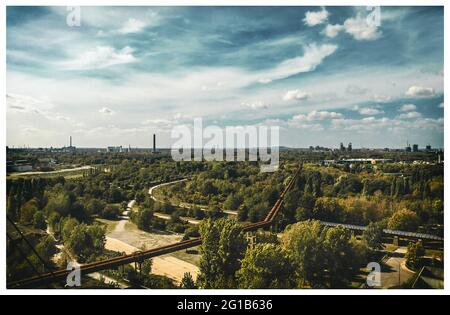 Parc de loisirs et de paysages de Zollverein Duisburg Nord - tunnel et pont à l'installation vide - lancement de la fusée du Centre spatial. Banque D'Images