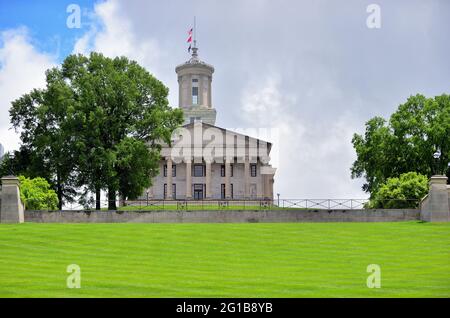 Nashville, Tennessee, États-Unis. Le Tennessee State Capitol Building a été construit entre 1845 et 1859 et dans le style grec de l'architecture du renouveau. Banque D'Images