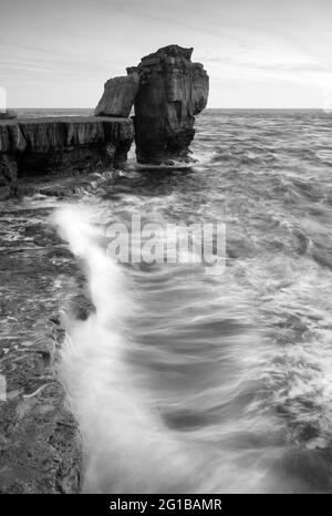 Pulpit Rock à Portland Bill, près de la Côte Jurassique, Weymouth, Dorset, Angleterre. Banque D'Images