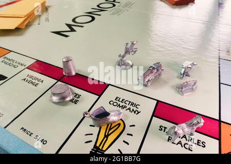 Le jeu de société Monopoly est un jeu de commerce immobilier international populaire, USA Banque D'Images