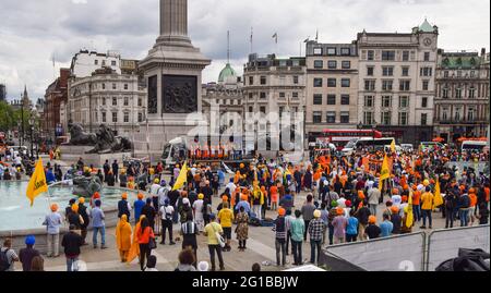 Londres, Royaume-Uni. 06e juin 2021. Les manifestants se rassemblent à Trafalgar Square pendant le rassemblement. Des manifestants se sont rassemblés dans le centre de Londres pour la Marche du souvenir du massacre de Sikh de 1984 et le rassemblement de la liberté. Crédit : SOPA Images Limited/Alamy Live News Banque D'Images