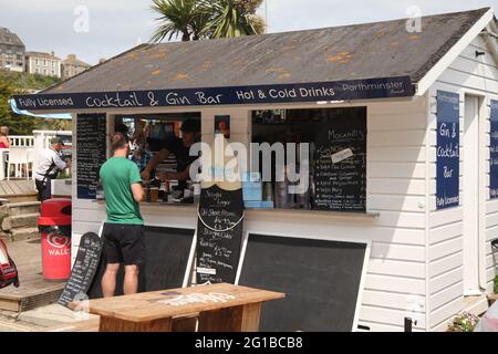 Gin and cocktail Bar, ouvert au public, Porthminster Beach, St. Ives, Cornwall, Royaume-Uni, Juin 2021 Banque D'Images