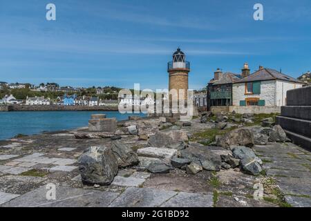 C'est un phare de la ville côtière et après le port de ferry de Portpatrick sur la péninsule de Dumfries et Galloway sur la côte ouest de l'Écosse Banque D'Images