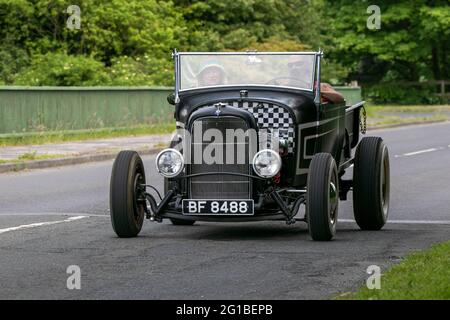 Ford modèle T 1930 30s 3300cc en voiture sur l'autoroute M6 près de Preston dans Lancashire, Royaume-Uni. Banque D'Images