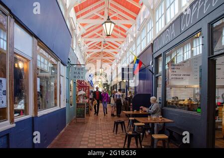 Le marché couvert d'Oxford, à la sortie de High Street, à Oxford, abrite des boutiques et des stands intéressants. Banque D'Images